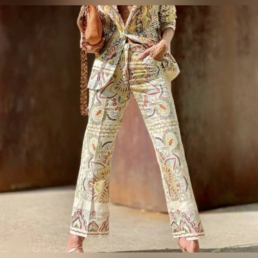 (New w/ out tags) Zara Cream Button-Front Linen Pants with Multicolor Print